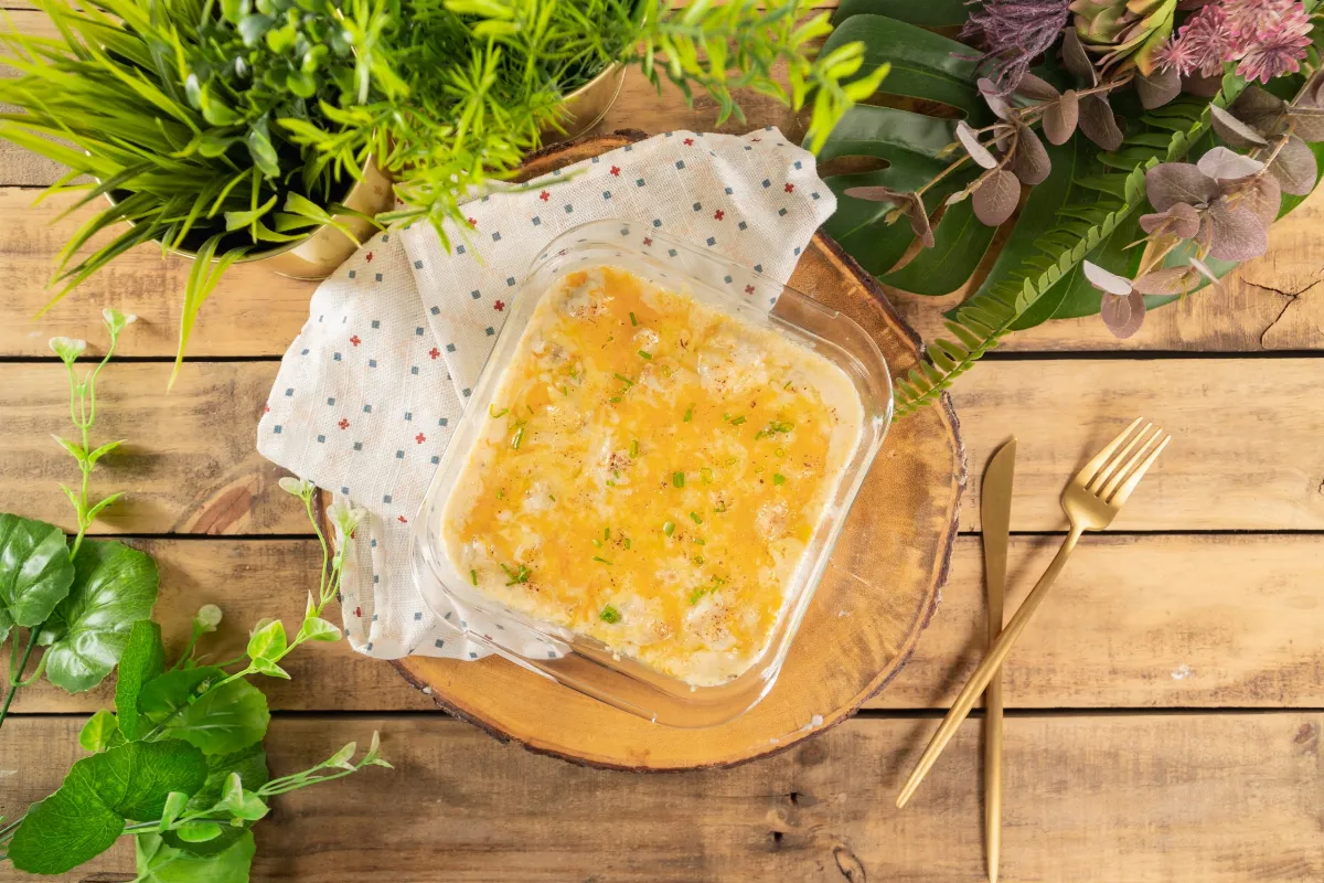 Receta de Esta receta de pollo al queso es una forma fácil y deliciosa de disfrutar un plato con mucho sabor.