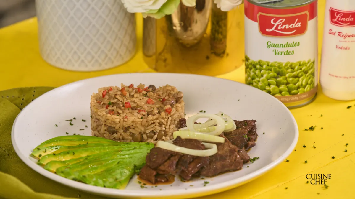 Receta de Este Moro de Guandules con Bistec Encebollado te dejará sin palabras.