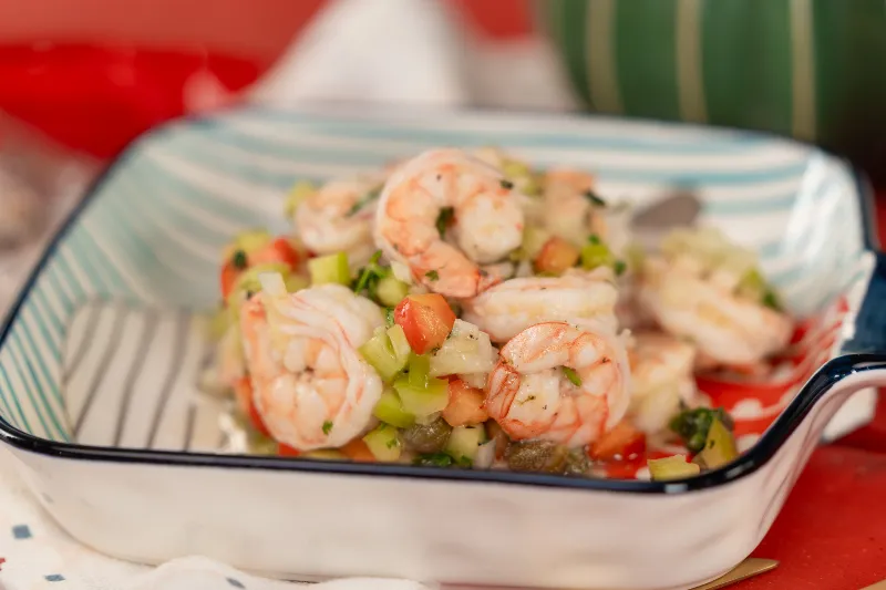 Receta de Preparando un festín de sabores con este Salpicón de camarones.