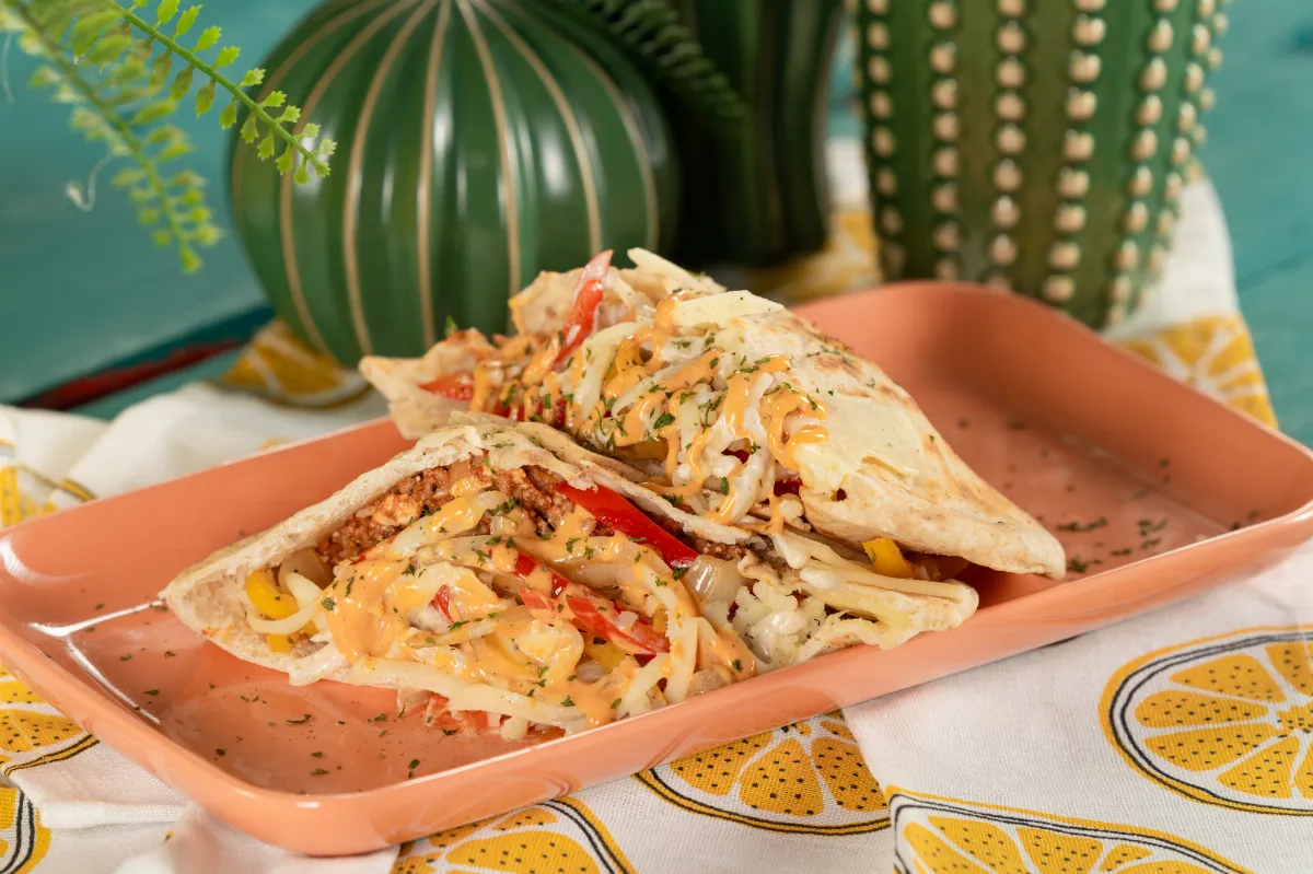 Receta de Listo para un viaje de sabor? 🥪 Este panini relleno es la respuesta.