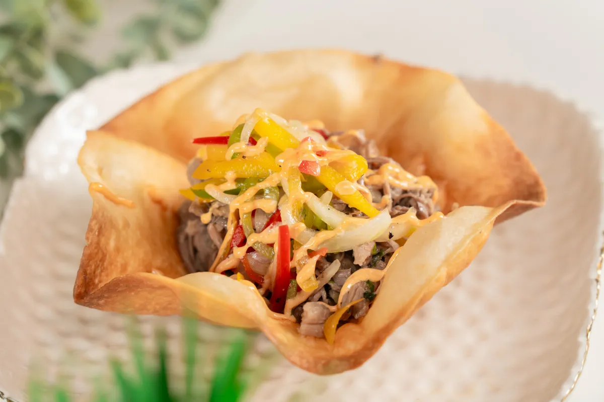 Receta de Sumérgete en la magia costeña con este ceviche de ropa vieja.