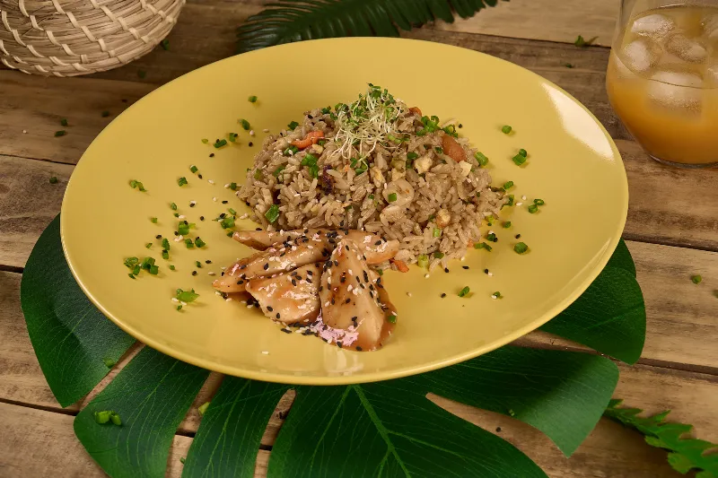 Receta de El mejor arroz frito con pechuga agridulce que vas a probar.