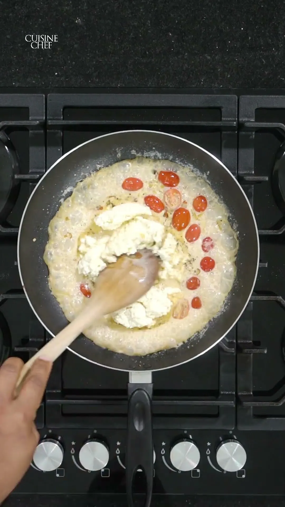 Receta de ¿Buscas una opción de pasta más saludable? Prueba esta pasta de ricotta con tomaticos cherry.