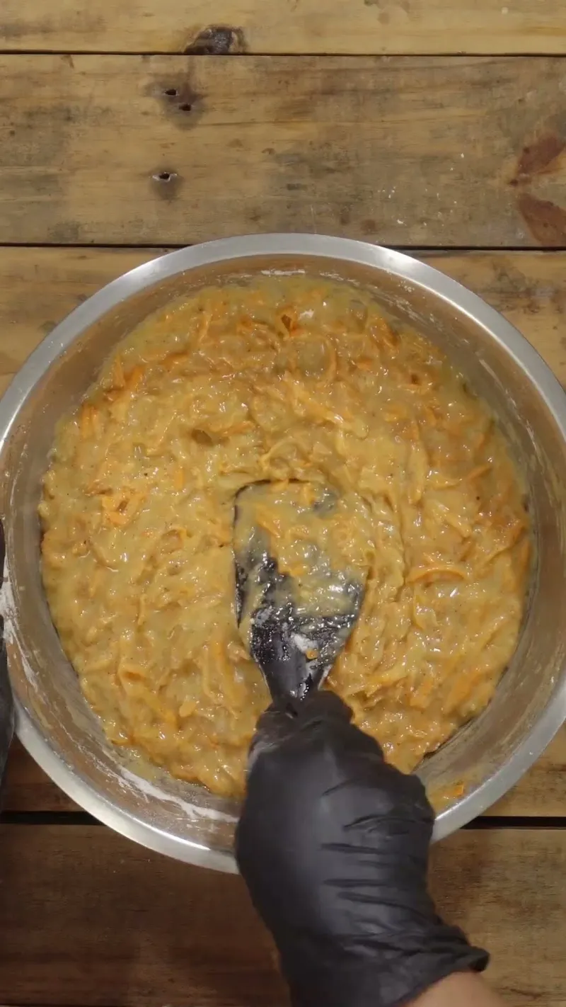 Receta de Bizcocho de Zanahoria con Frosting de Cream Cheese y Dulce de Leche | Receta Fácil y Deliciosa