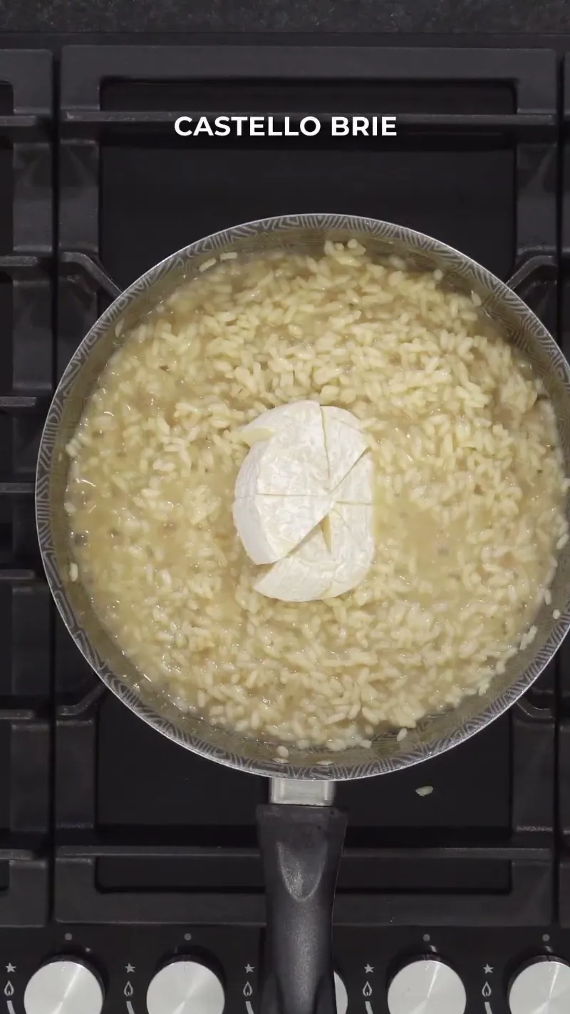 Receta de Risotto de Queso Brie con Corteza, Prosciutto y Crema de Leche