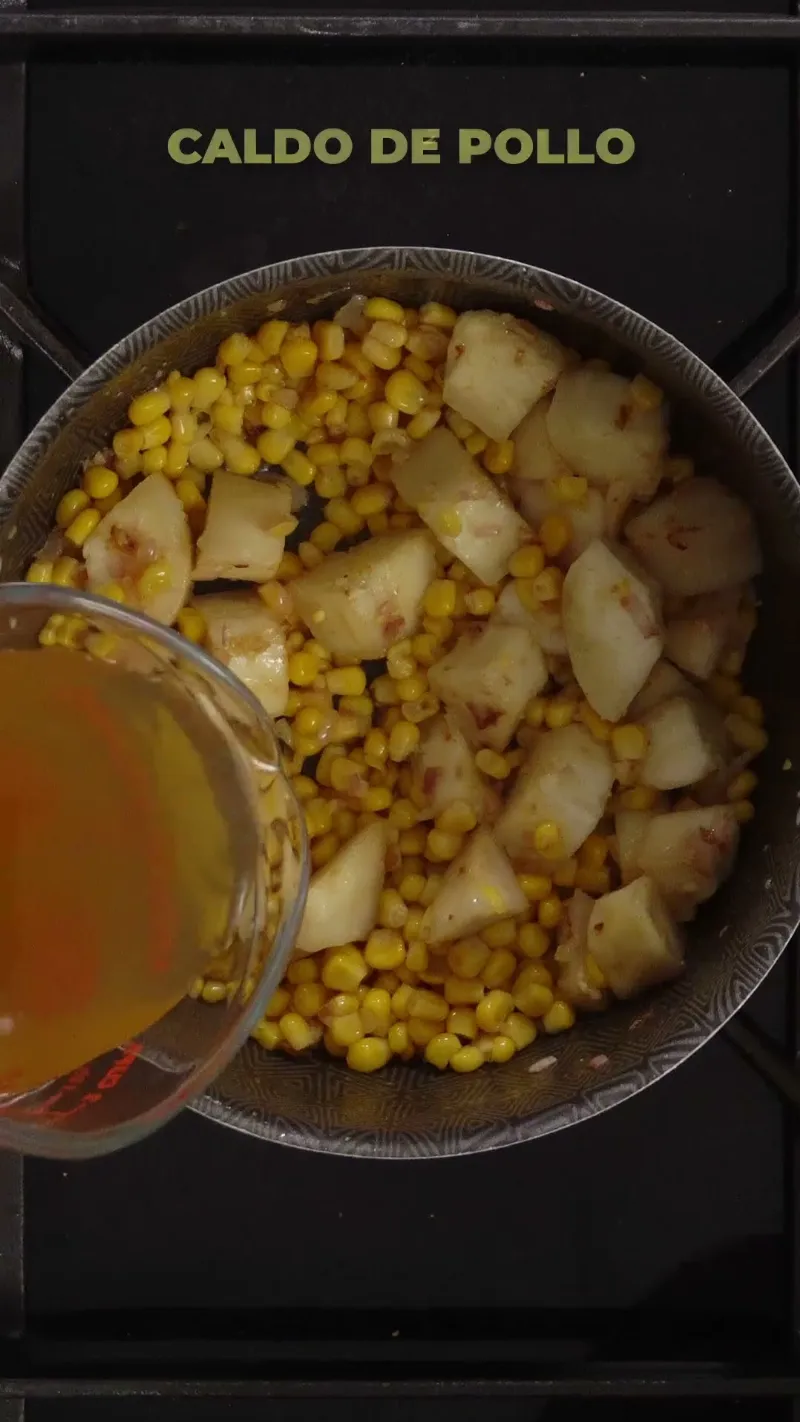 Receta de Sopa Cremosa de Yuca y Maíz con Tocineta | Receta Fácil y Deliciosa