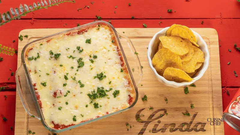 Receta de Así de fácil puedes sorprender a tus invitados con este Dip de Pizza Linda