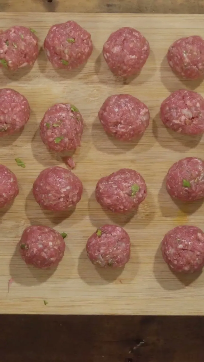 Receta de Espaguetis con Salsa de Tomate y Albóndigas