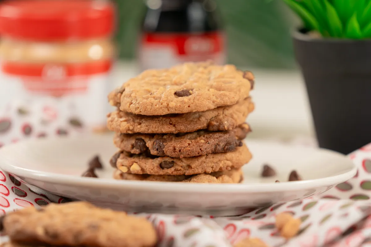 Receta de Nada mejor que una tarde lluviosa con unas galletas de mantequilla de maní calentitas.