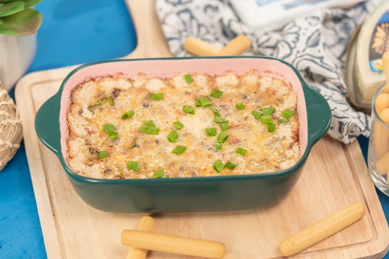 Receta de ¡Sumérgete en el sabor con nuestro dip de bacon y blue cheese!