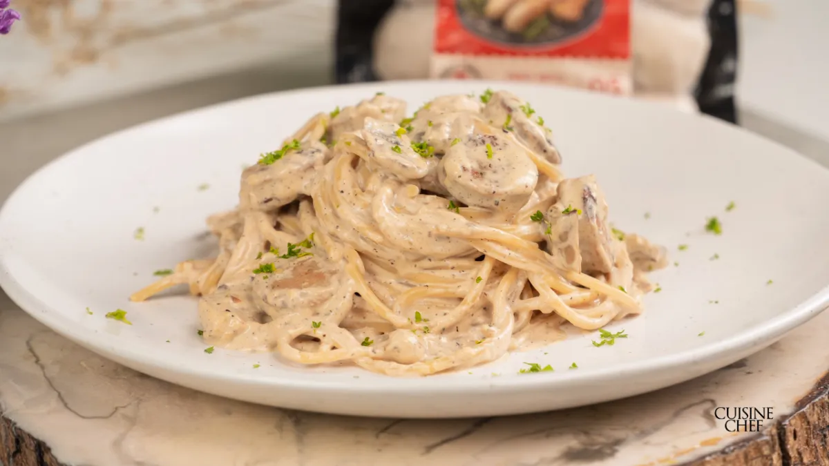 Receta de Spaghetti con Salsa de Salchichas Alemanas de Pollo