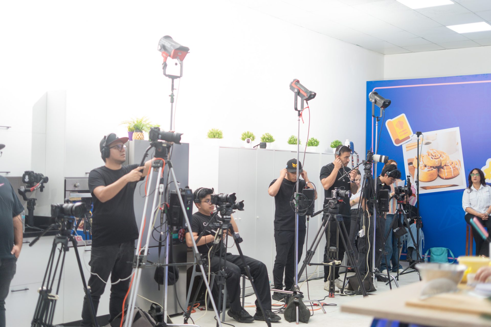 Preparación de alimentos durante evento privado en el estudio